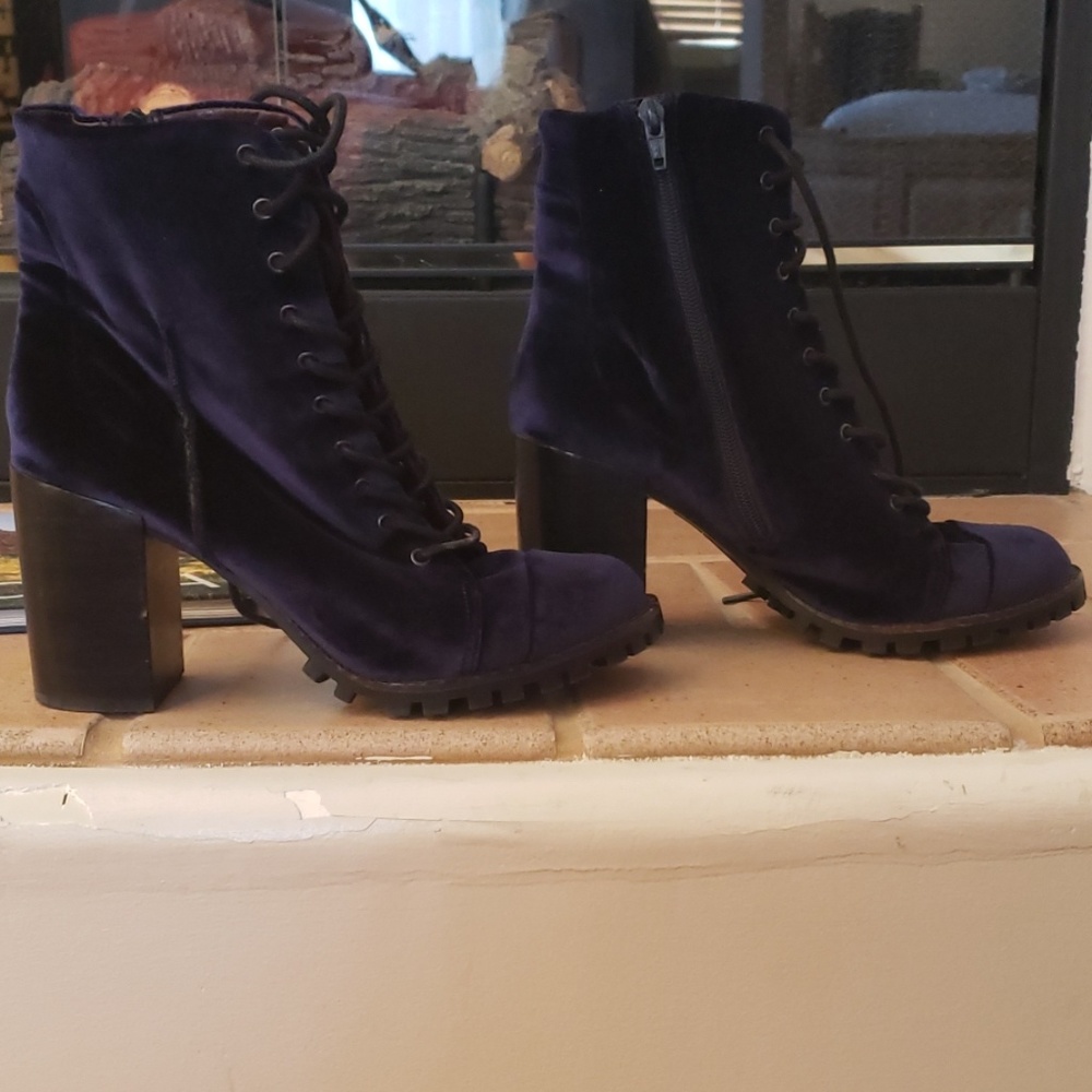 Report Signature| 'Allon'  Blue Suede boot 8.5W